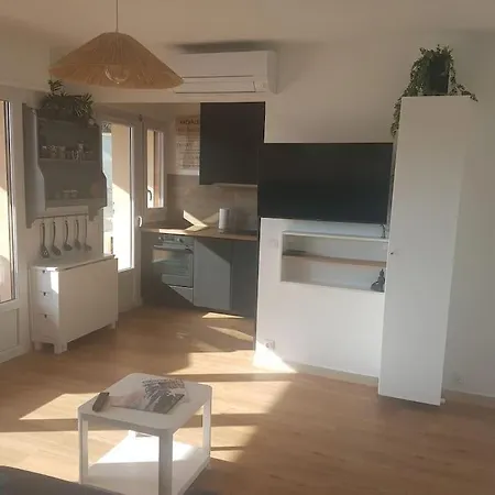 Emplacement Ideal. Centre Et Plages. Apartment
